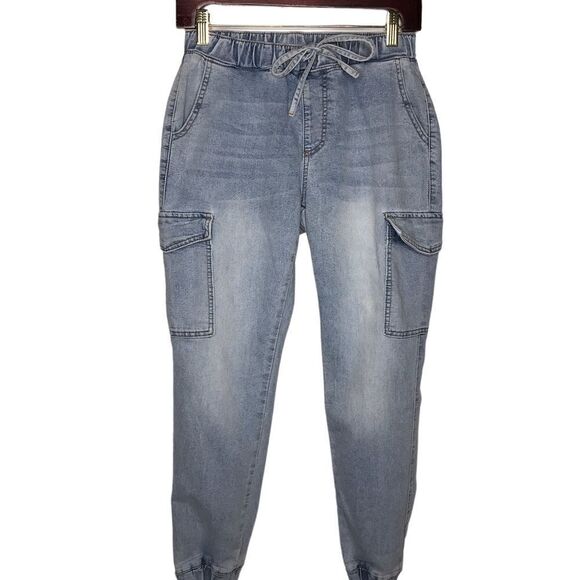 Almost Famous Jeans Woman’s Size M - Picture 1 of 7
